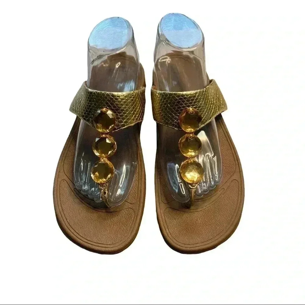 WOMEN’S FITFLOPS GOLD W/GOLD BEADED DETAILS•SIZE 10•PREOWNED GREAT CONDITION•
